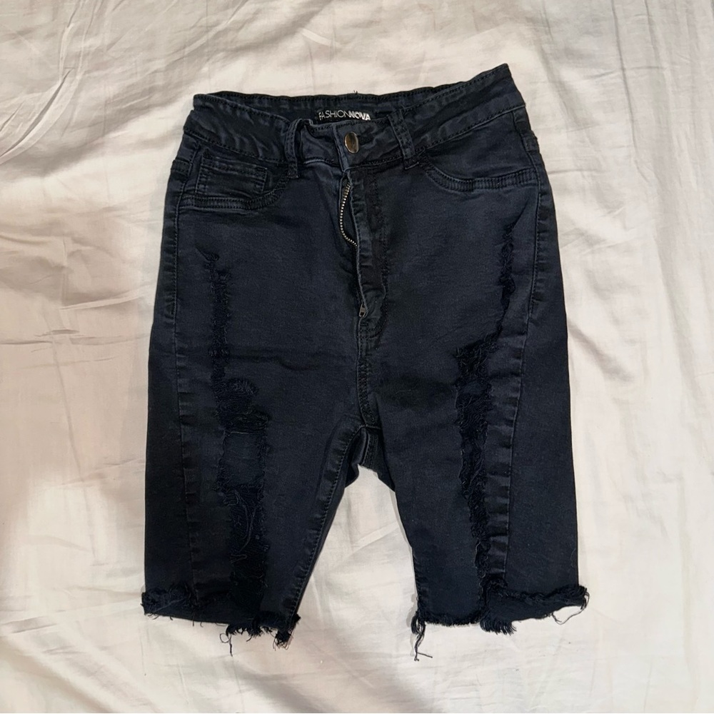 Size 7 Fashion Nova Black Mid Length Ripped Jeans